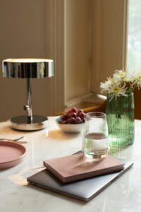 Mesa de comedor de mármol