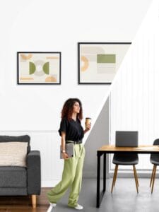 Mujer caminando por la nueva estancia de su casa tras amueblarla con MOBLES GUILLÉN